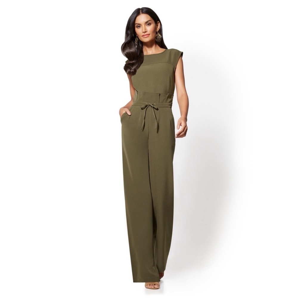 LIKE NEW PAPER BAG WAIST JUMPSUIT NEW YORK & COMPANY SIZE MEDIUM